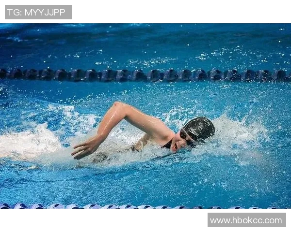 模仿足球球星跑步技巧训练提升运动表现与速度的科学方法 模仿足球球星跑步技巧训练提升运动表现与速度的科学方法