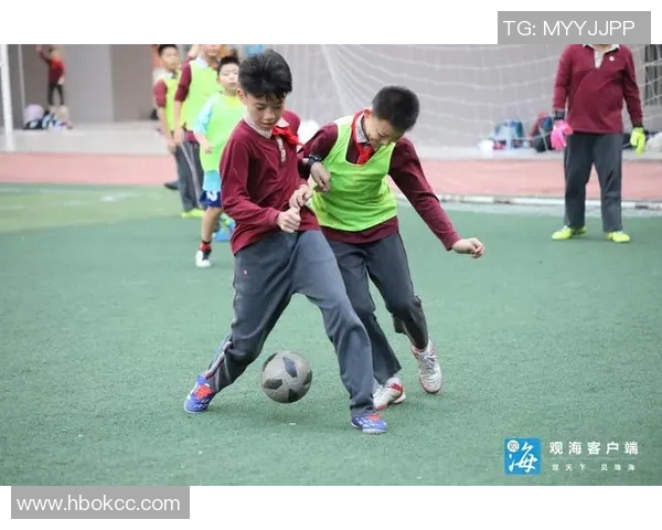 青少年以足球球星模仿球技促进技巧提升与团队合作探究 青少年以足球球星模仿球技促进技巧提升与团队合作探究